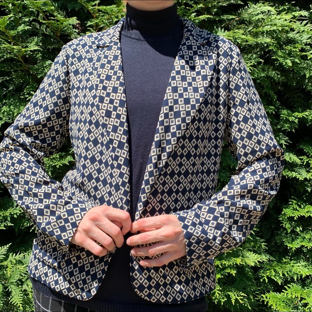 lightweight, silky geometric patterned blazer!
